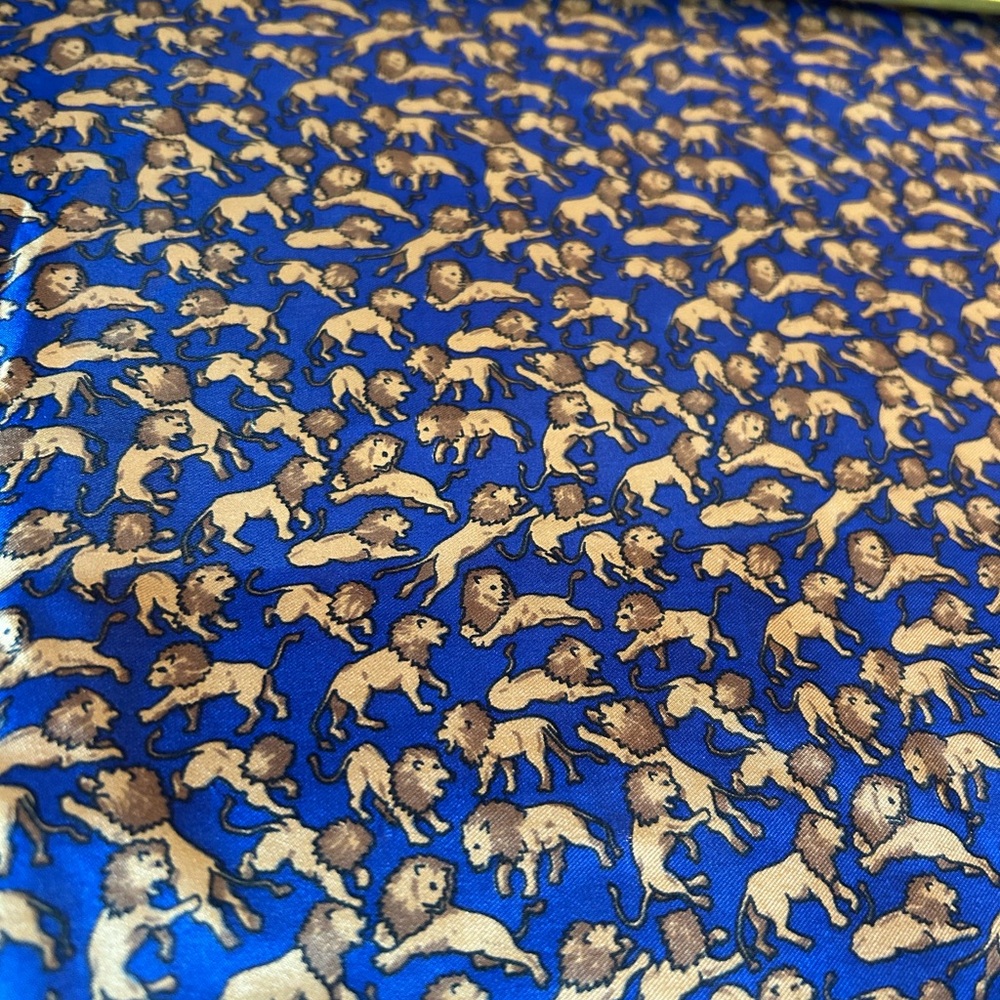 Vintage Blue and Gold Lion Silk Scarf - Picture 2 of 4